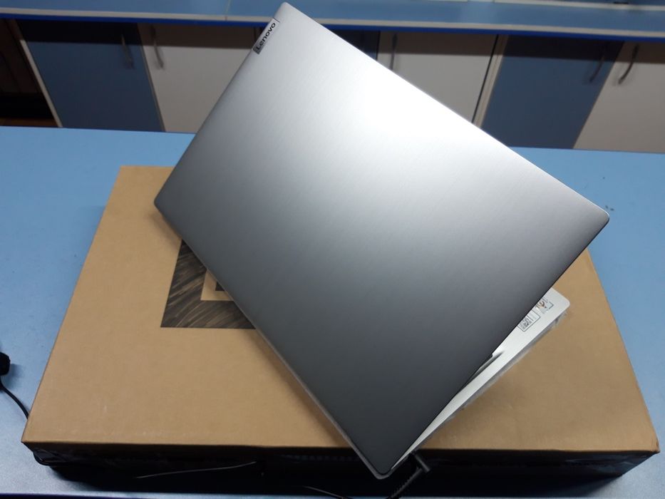 ноутбук lenovo + подарок