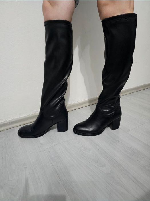 Cizme înalte din piele marime 38 purtate o data