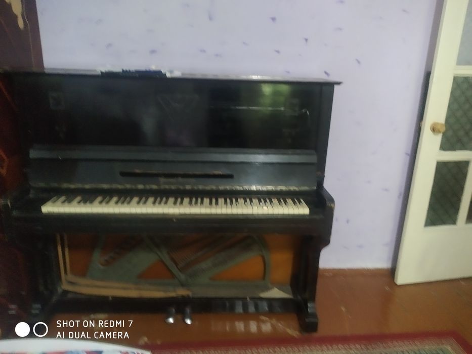 Пианин красный октябрь  холати Орта