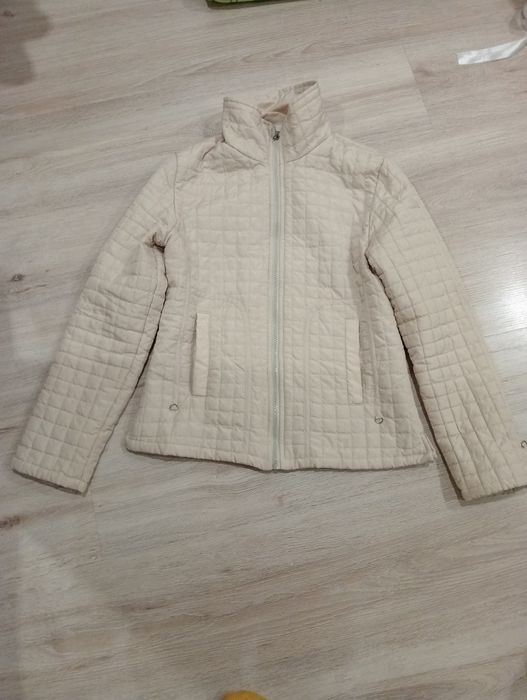 Продам на весну курточку