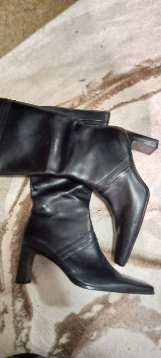 Обувки и боти на символични цени