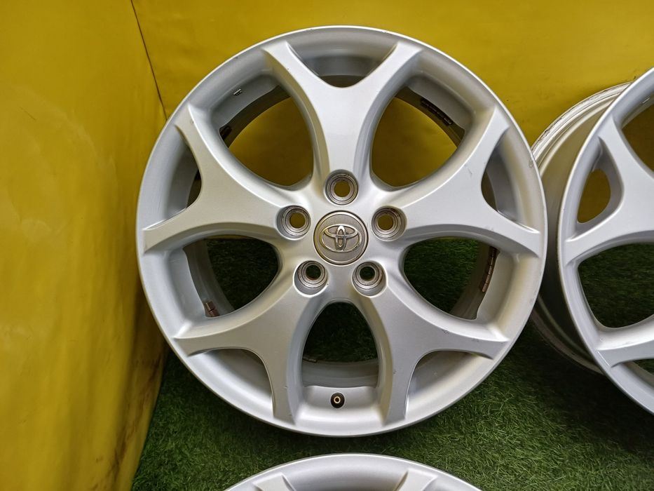 Диски R17 5x114.3 на Toyota.