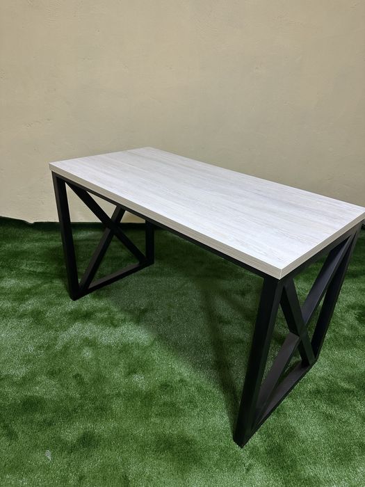 Стол в стиле лофт