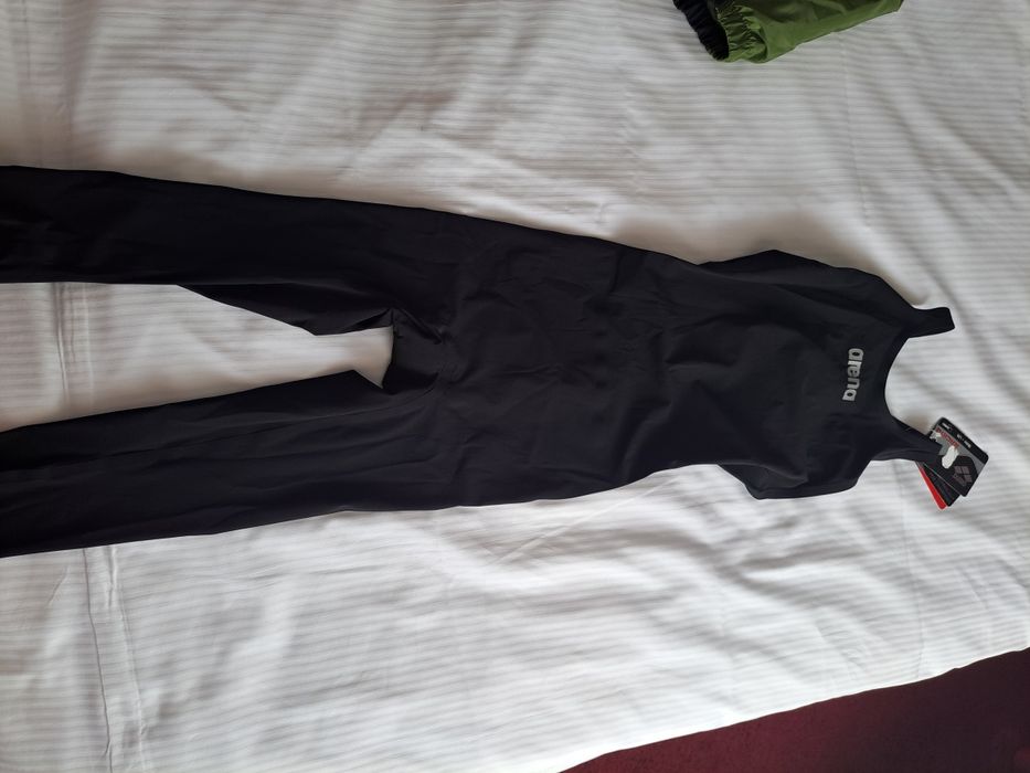Vând costum Arena carbon
