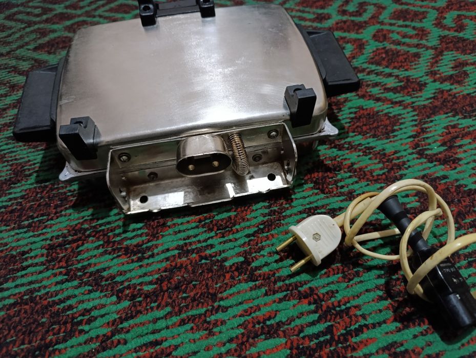 Вафельница СССР для дома и домашных выпечки.