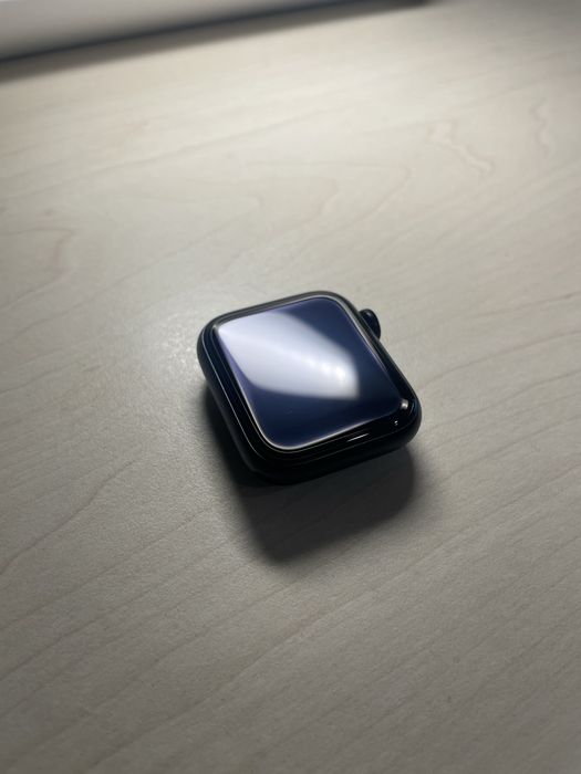 Apple Watch SE 2 (40mm) Като нов! - 100% Батерия, Пълен комплект