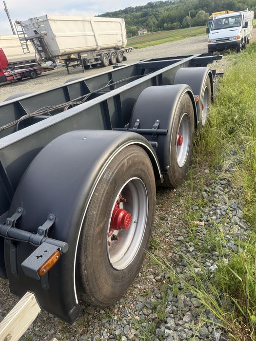 Vand / inchiriez semiremorca HRD transport containere 40” - 45”, 2003, axe BPW discuri, greutate proprie 4100 kg