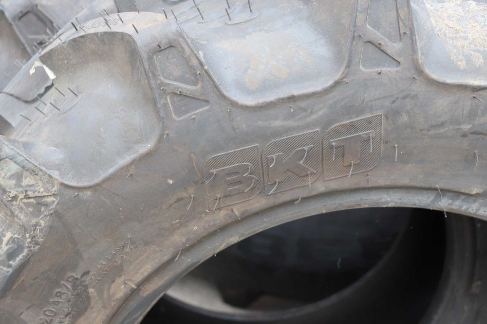 Cauciucuri tractoare viticole 300/70r20 Radial bkt agrimax livram RPD