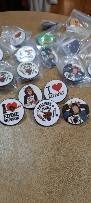 Продам молодёжные значки очень хорошего качества