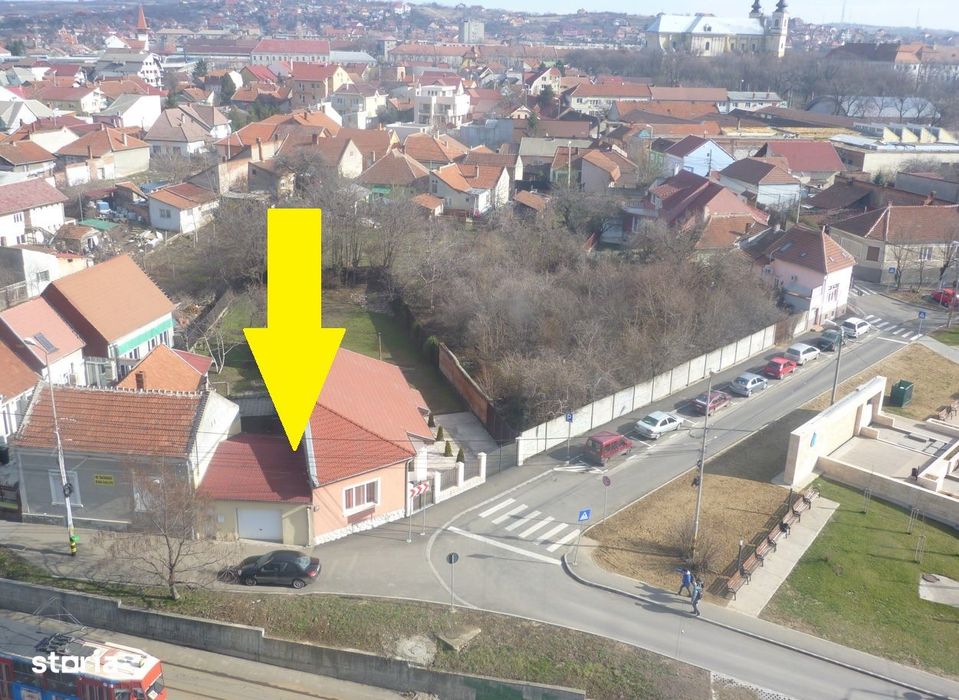 Teren 1 100 mp + 2 case pentru bloc pe Bulevardul Dacia
