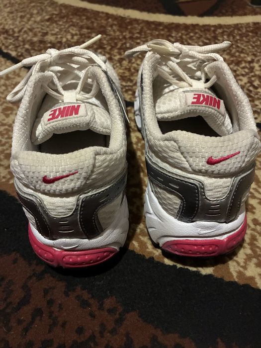 Adidasi Nike 36 dama