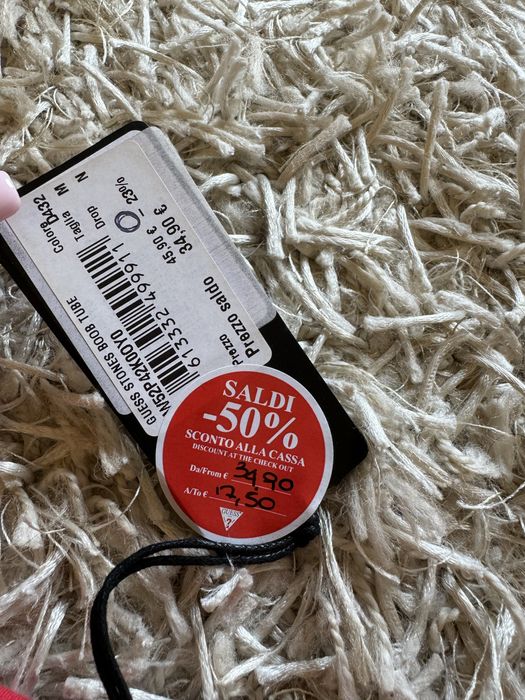 top Guess cu eticheta