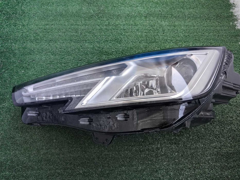 Десен фар за Audi A4 B9 / Ауди А4 Фул Лед