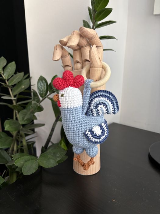 Плетени играчки дрънкалки