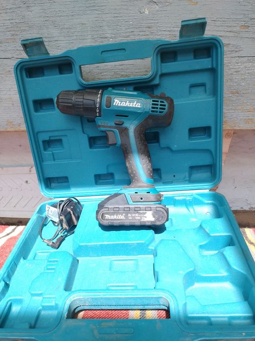Bormașină autofiletanta Makita 18V