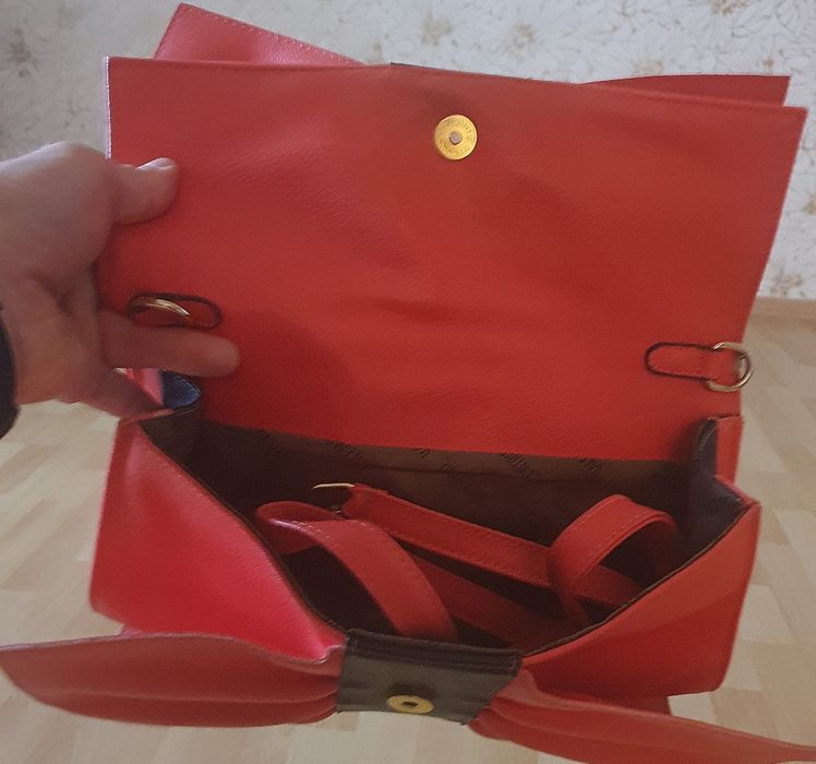 Продам сумки смотрите фото