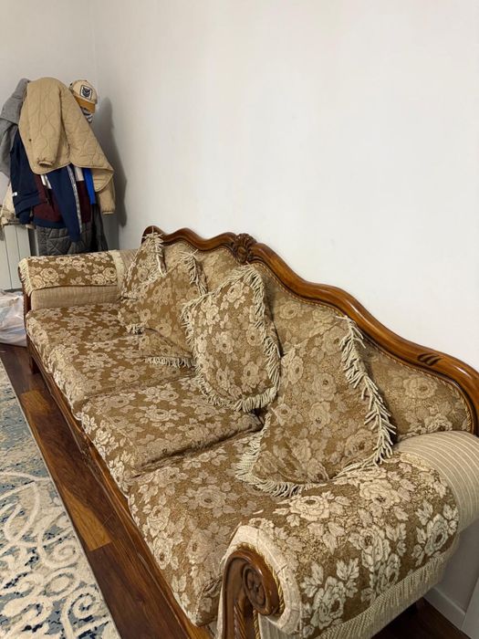 Продам диван для гостинной