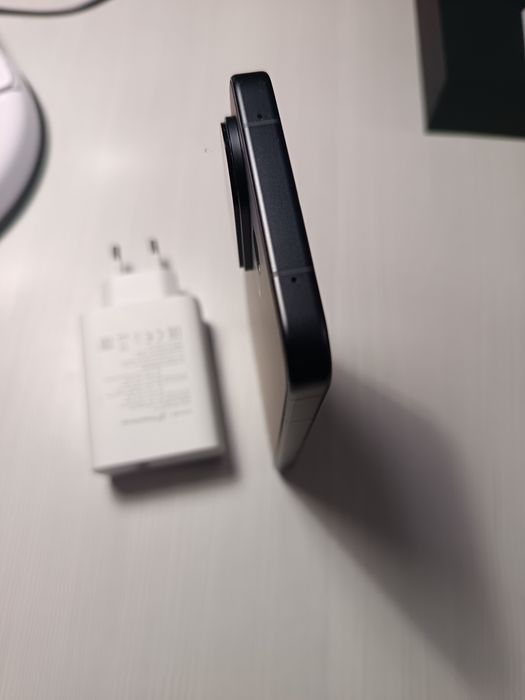 Продам смартфон vivo X200 FE