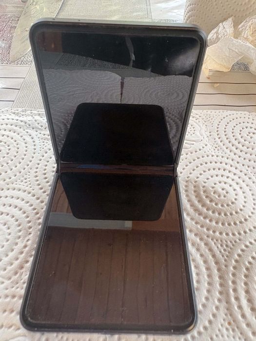 Samsung Z Flip 8