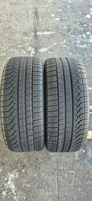 2 anvelope iarna Pirelli 255/40/21.Pretul este pe bucata.