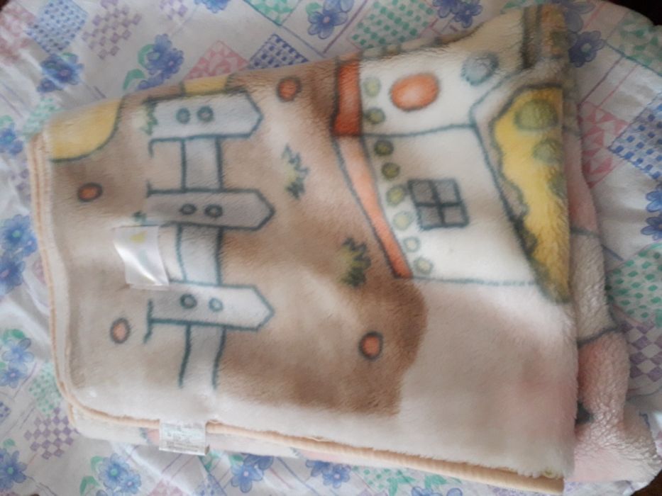 Одеялце с цип и копчета става за повиване на детето