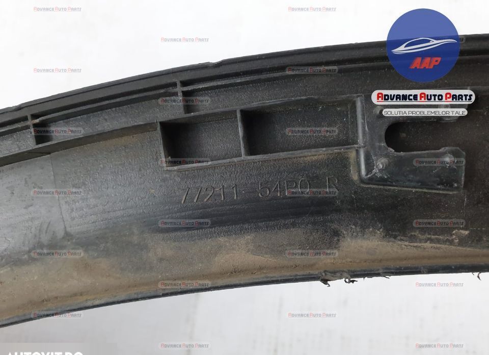 Overfender bandou ornament aripa dreapta fata original in stare buna.