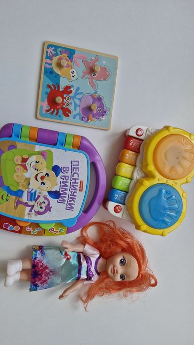 Лот дървени пъзели,гумен жираф и детски бебешки играчки