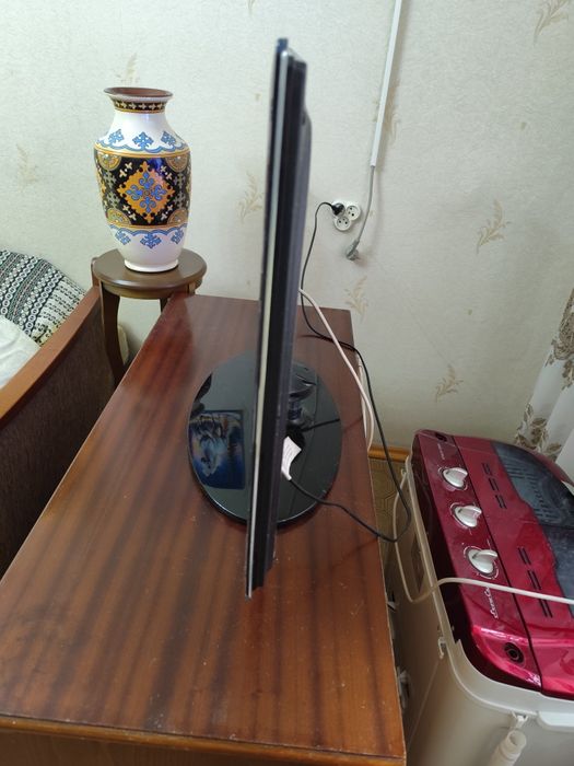 LED Телевизор 32" Samsung UE32C4000PW / В отличном состоянии