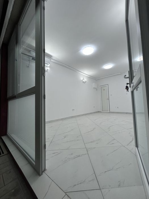 Дава се под наем Магазин в Варна, ЖП Гара - 24 кв.м за 382.5 € - Снимка #1