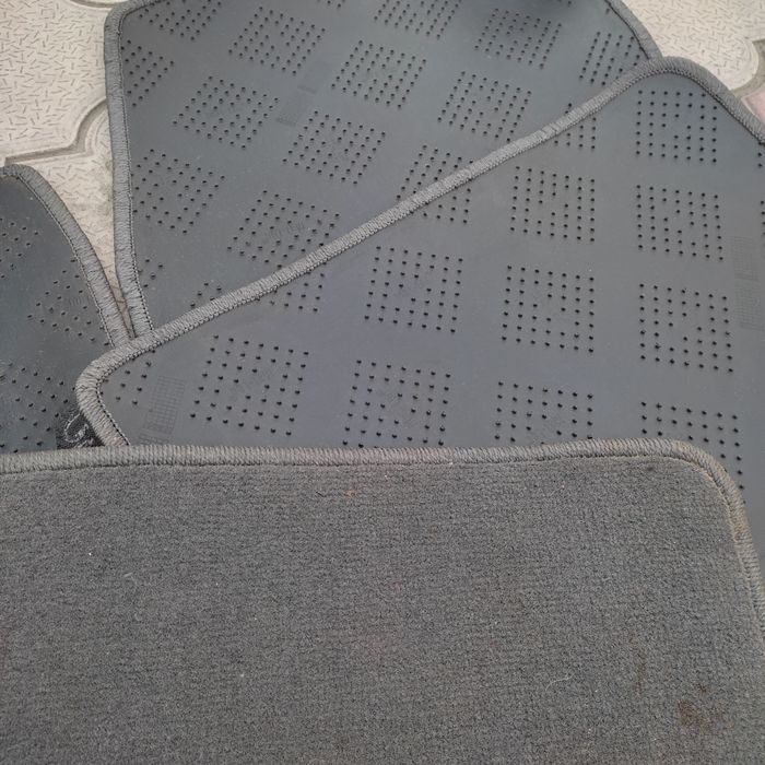 Полики-Коврики на Mitsubishi Outlander