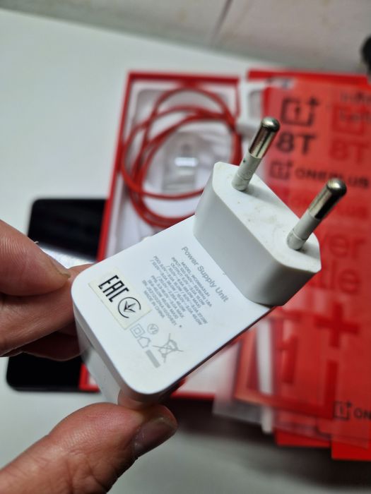 Продам One plus 8T
