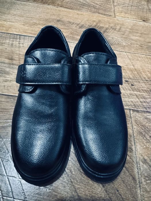 Продам школьные полуботинки