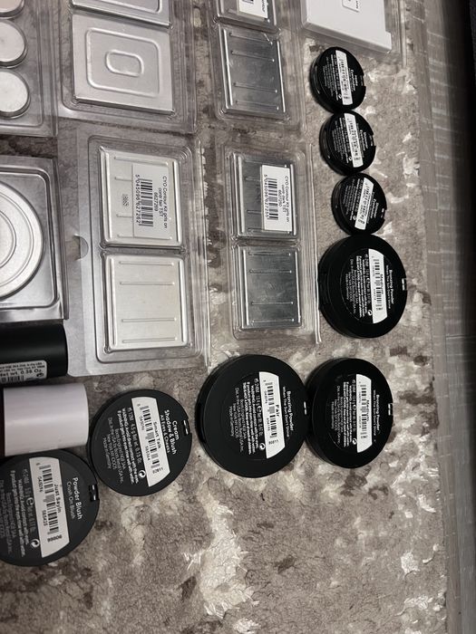 Vand lot de macheajuri noi