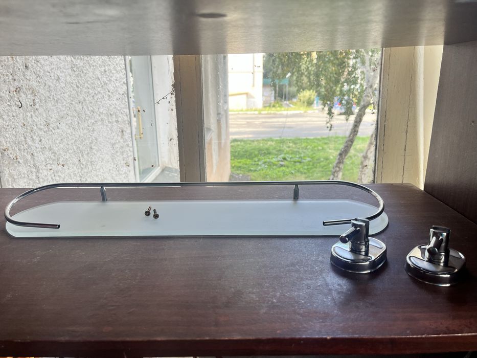 Продам полочку в ванную