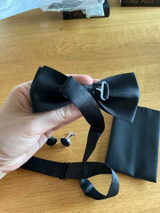 Set bărbătesc negru — papion, butoni și batistă