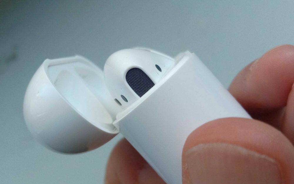 Наушники AirPods