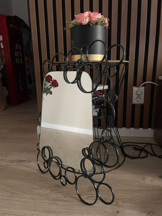 Oglinda decorativa moderna din otel cu cercuri - realizata la COMANDA