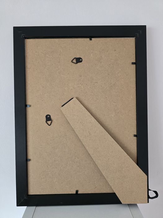 Югио (Yu-Gi-Oh!) Арт в Стилна Черна Рамка със Стъкло – 25x34 см