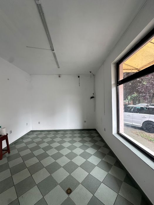 Inchiriez spatiu comercial