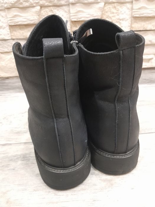 Продам Женские Ботинки