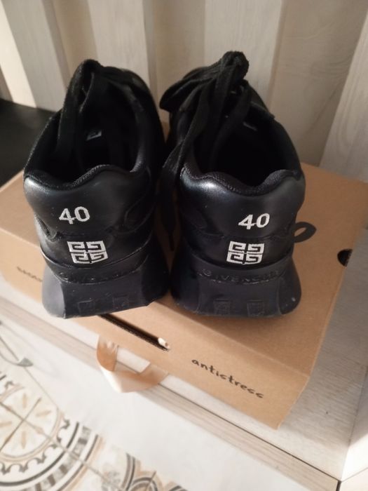 Кроссовки женские