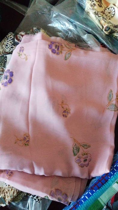 Шикарные цветные ткани в отрезах по 20 тыс за 1 метр