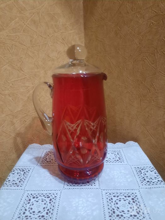 Рубиновый хрусталь. Красивый, винтажный графин с крышкой. В идеальном