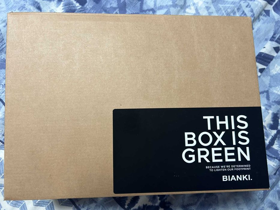 Сандали в цвят капучино с черен лак от естествен велур Bianki