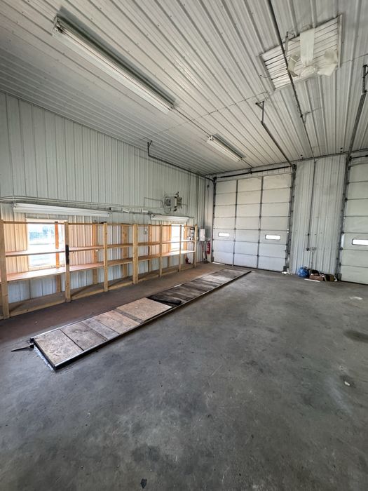 Hala de inchiriat | depozit | parcare | canal auto |