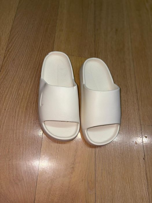Papuci Nike 36-37 Noi Bej Crem Albi