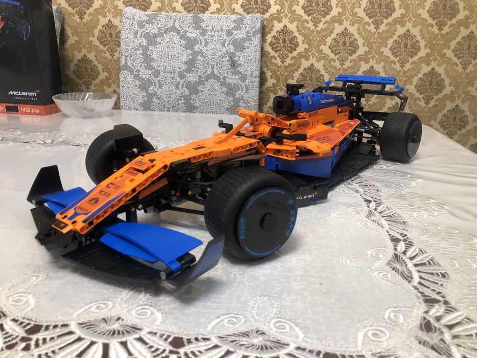 Lego Technic McLaren Formula 1 Race Car — Огромный болид F1