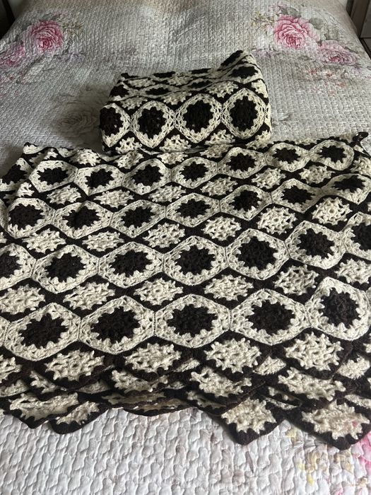 Покривки за легло / кувертюри плетени на една кука