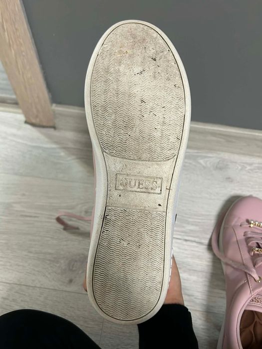 Маратонки на GUESS