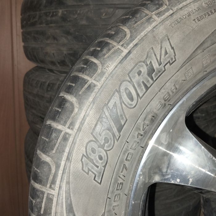 Продам комплект дисков с шинами